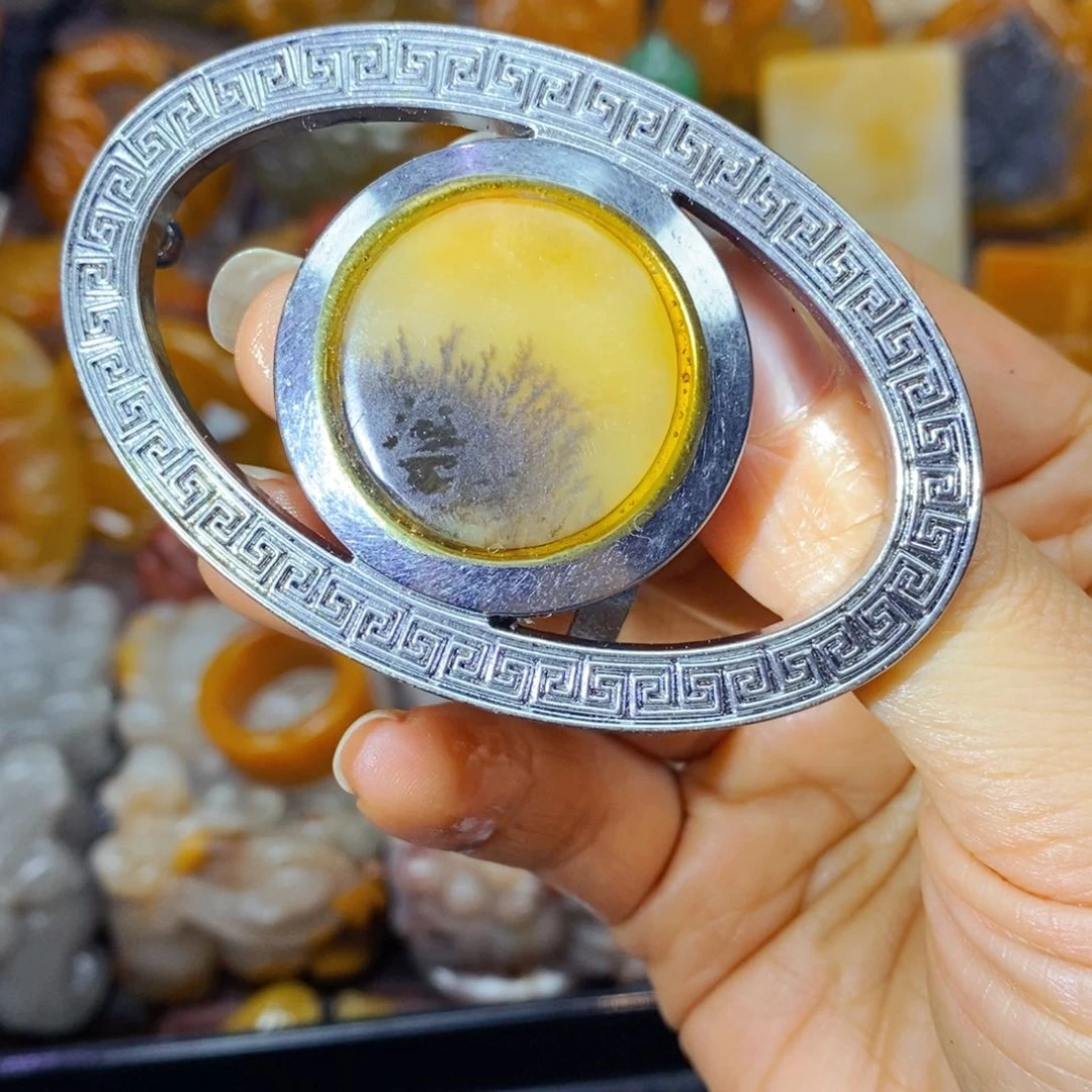 未镶嵌石英质玉（黄龙玉）颈饰