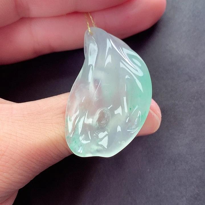 颈饰未镶嵌石英质玉