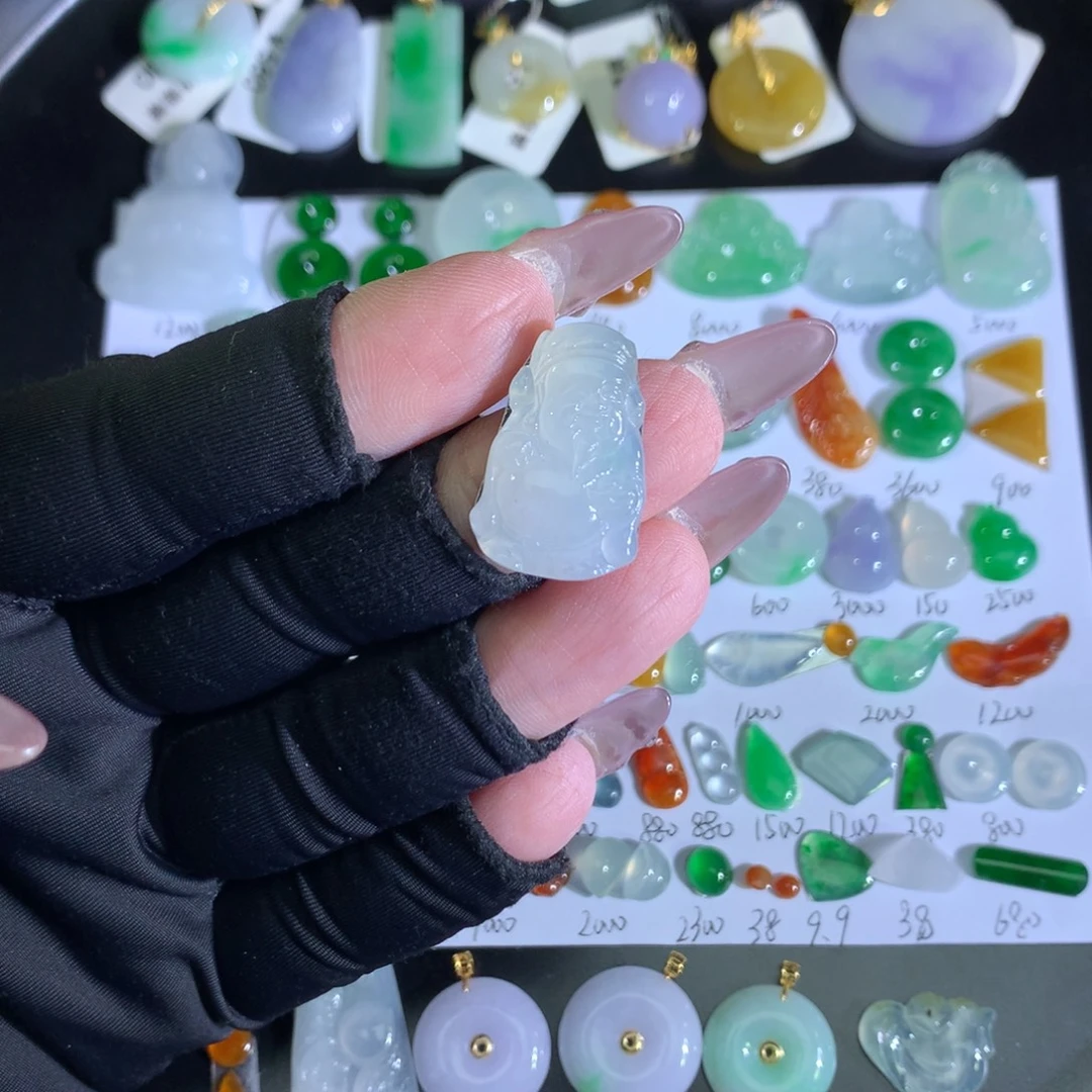 翡翠裸石未镶嵌冰财爷爷
