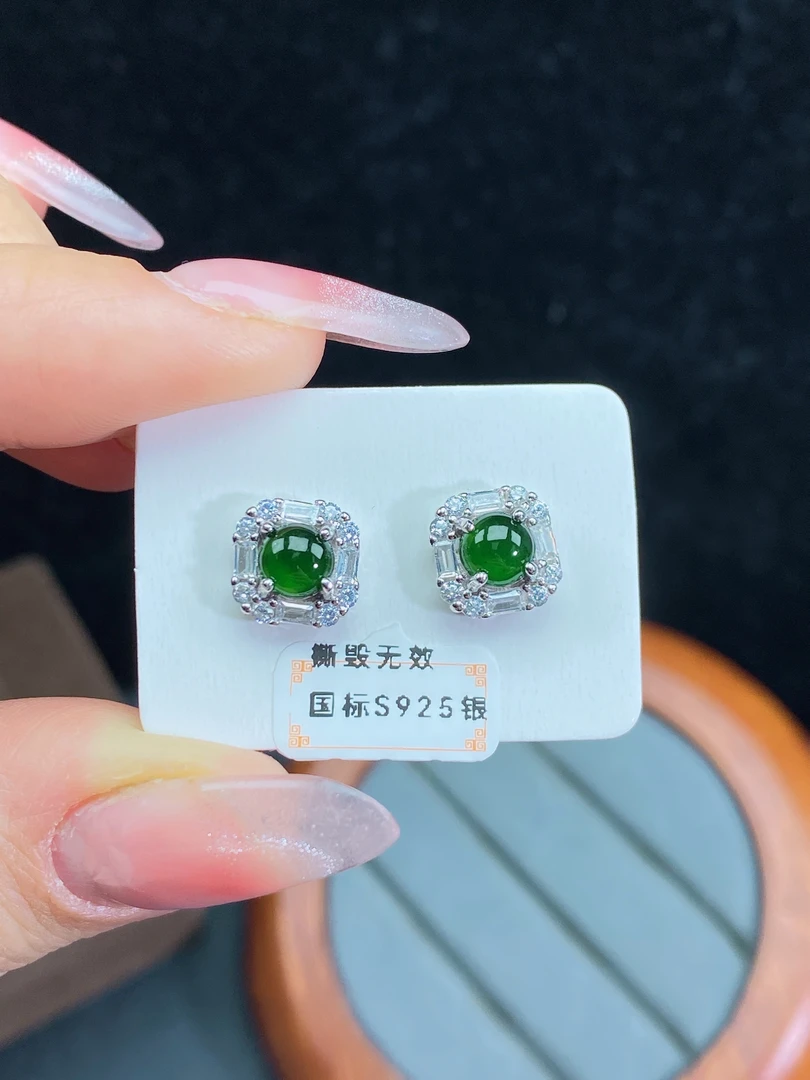 天然翡翠A货阳绿方糖耳钉通体S925银镶嵌