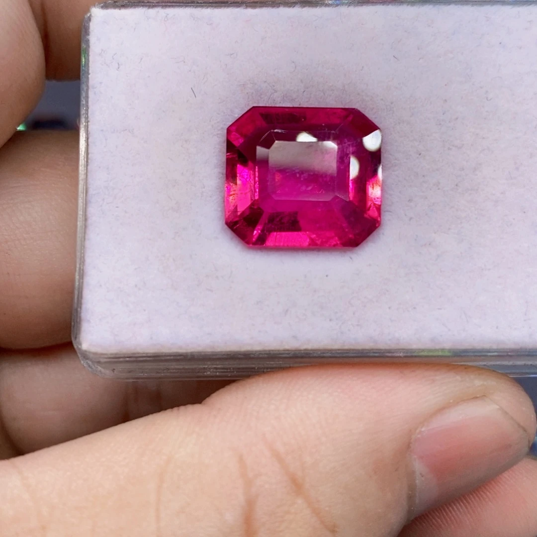 未镶嵌裸石碧玺天然热粉色卢比来