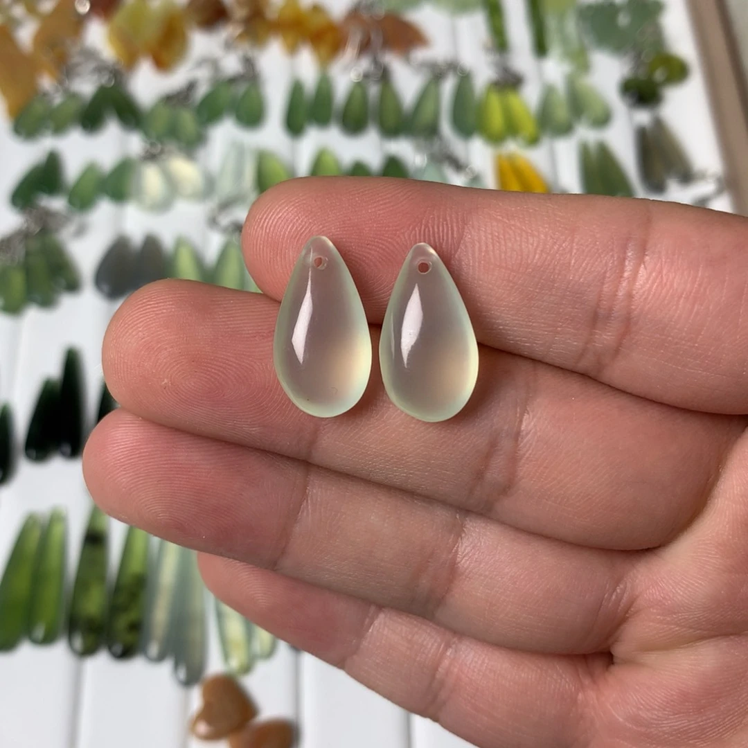 蛇纹石玉耳饰未镶嵌