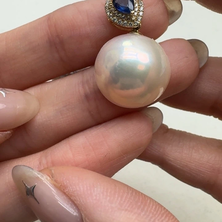 18K金镶嵌拼合珍珠（马贝珠）颈饰