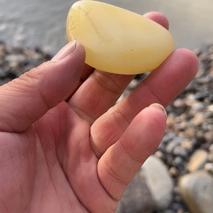 和田玉（糖玉）未镶嵌珠宝奇石