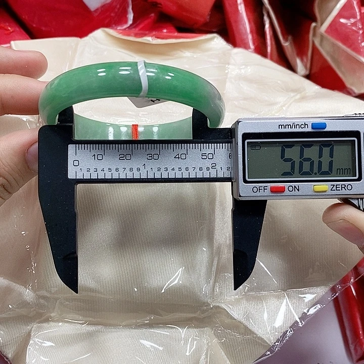 翡翠手镯未镶嵌10