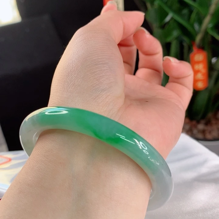 翡翠手镯（圆镯）未镶嵌圆条57.58