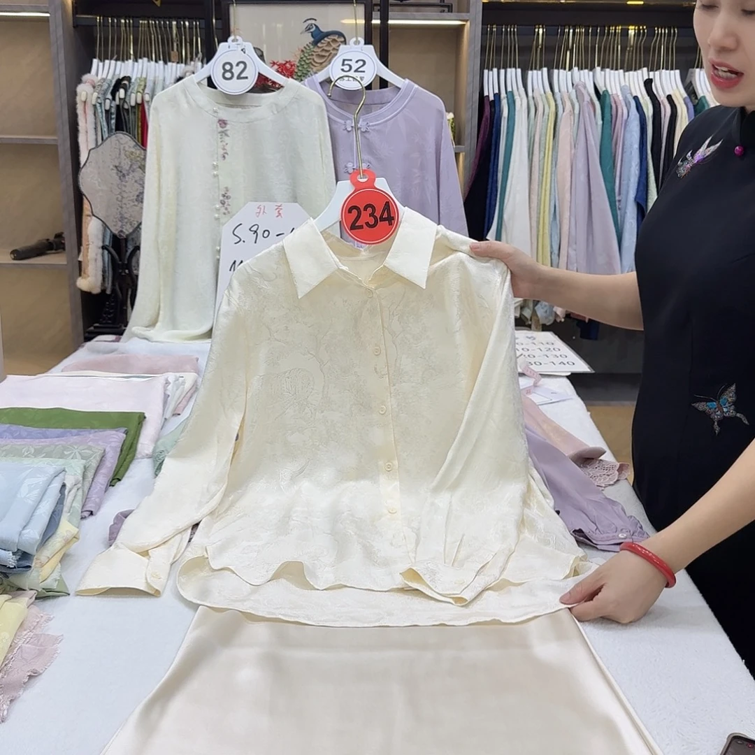 曈***妈非遗传承人的精神风貌和