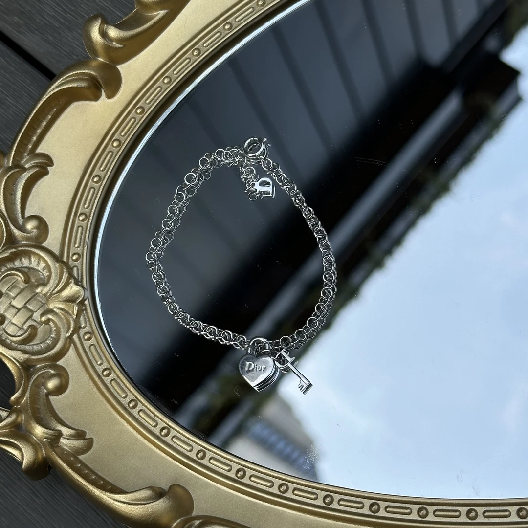 95新 DIOR/迪奥 只盒/Dior中古基础款爱心锁银色手链