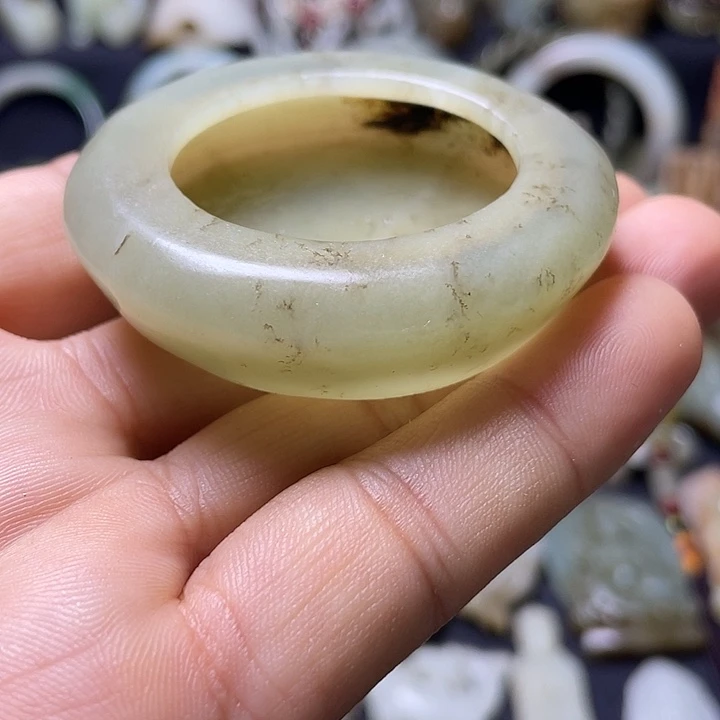 颈饰未镶嵌和田玉（糖玉）