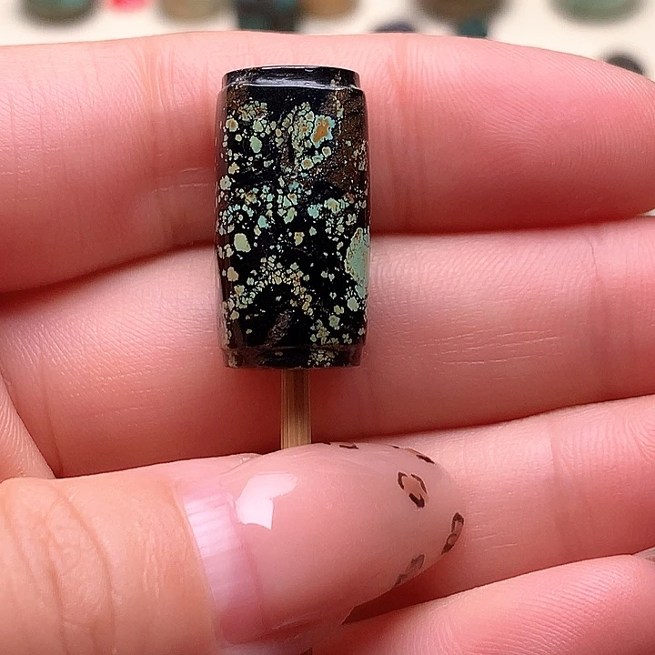 湖北天然原矿松石11.6mm×22.8mm
