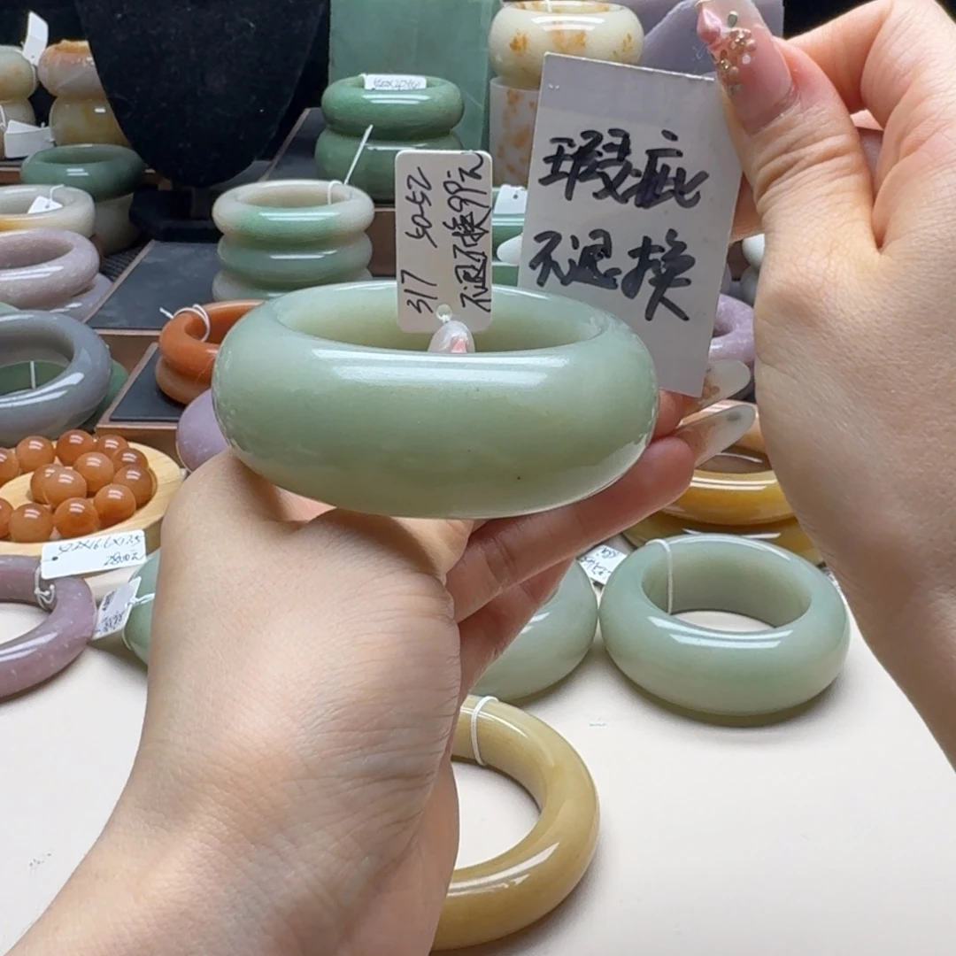 石英岩玉未镶嵌手镯