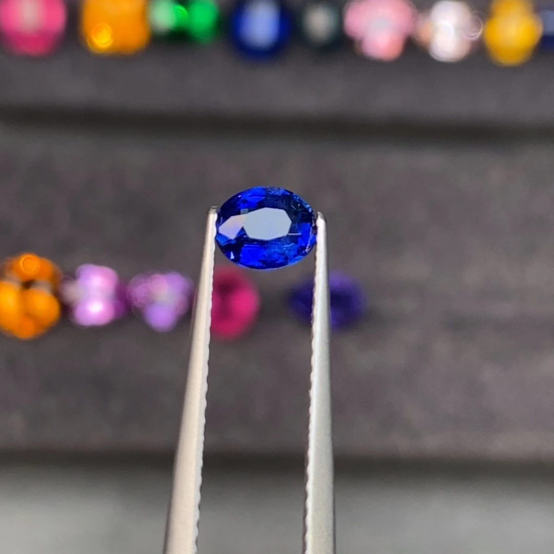 定制蓝宝石未镶嵌0.8ct H 皇家蓝