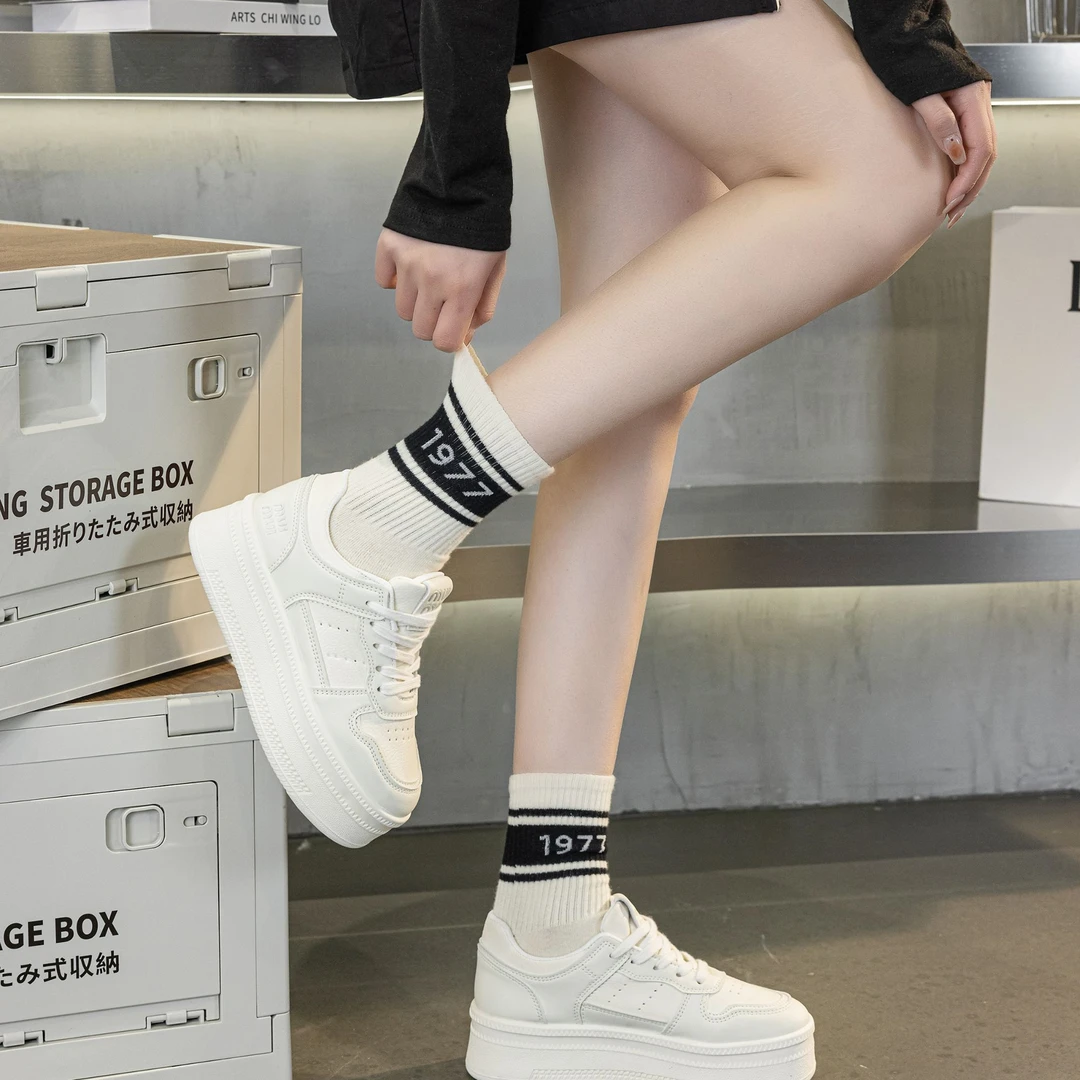厚底小白鞋女2025春季新款百搭爆款运动休闲鞋内增高轻便板鞋