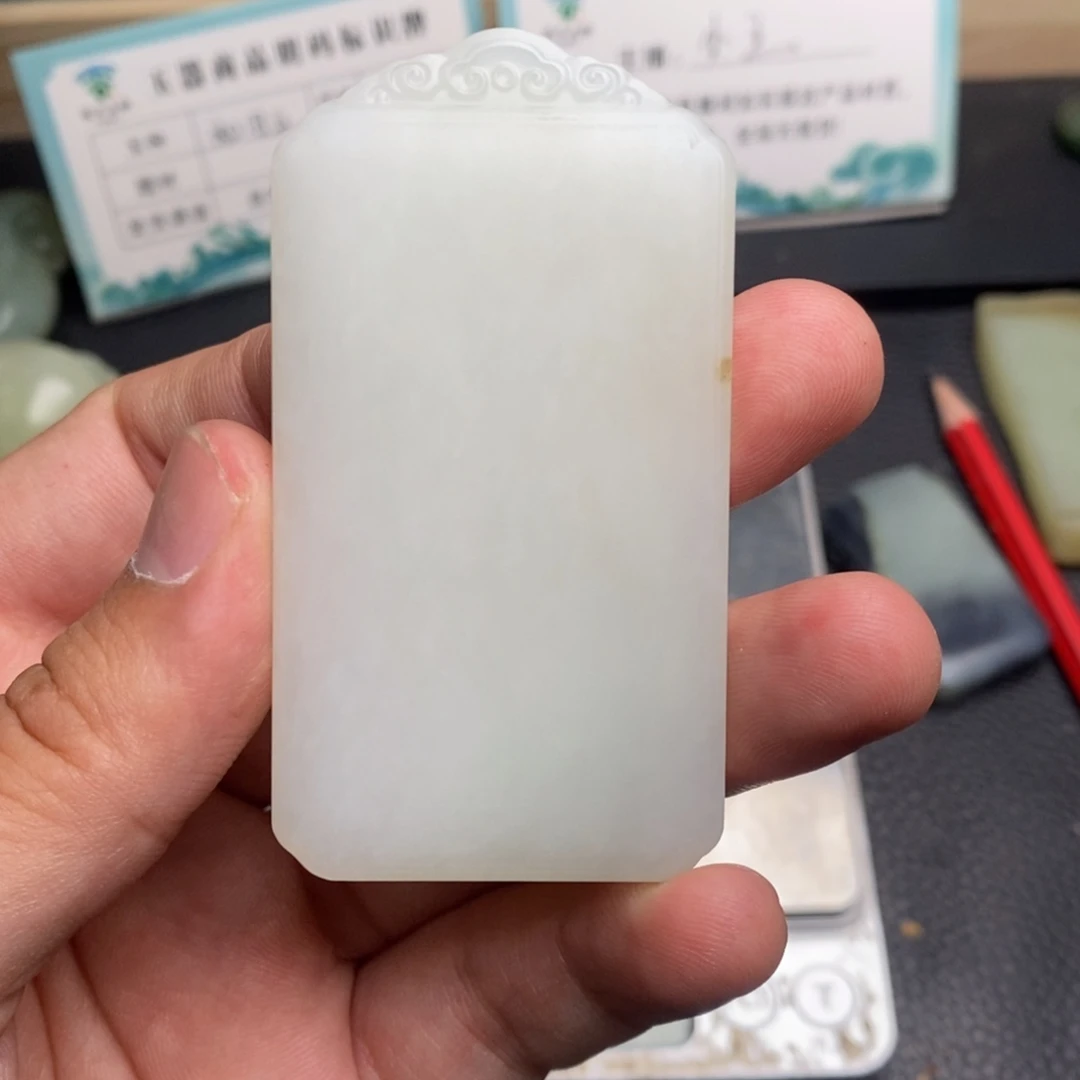 颈饰未镶嵌和田玉（糖玉）