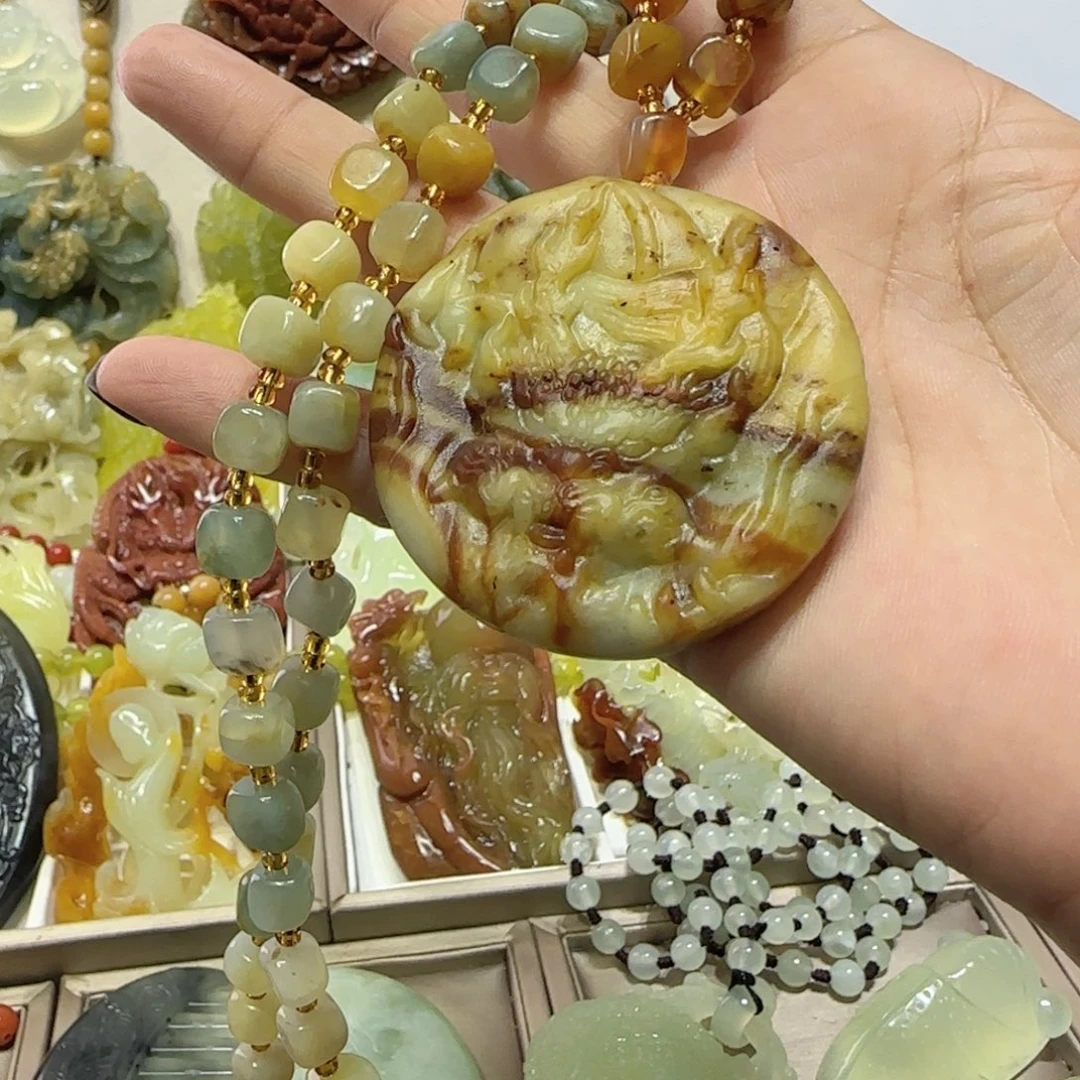 未镶嵌蛇纹石玉吊坠