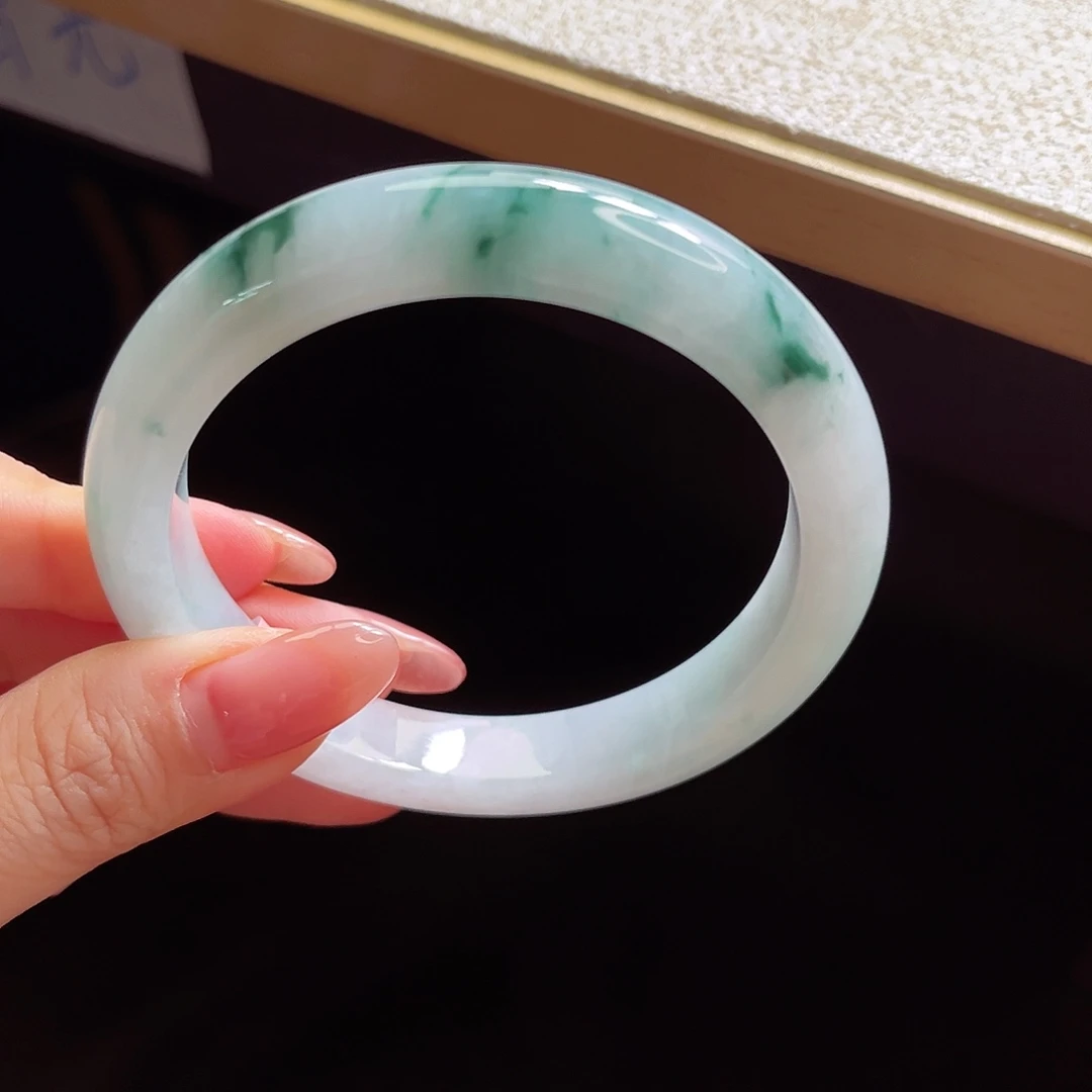 翡翠手镯未镶嵌手镯