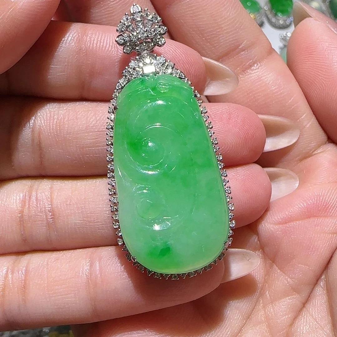 【闪购商品】颈饰18K金镶嵌翡翠静**静天然