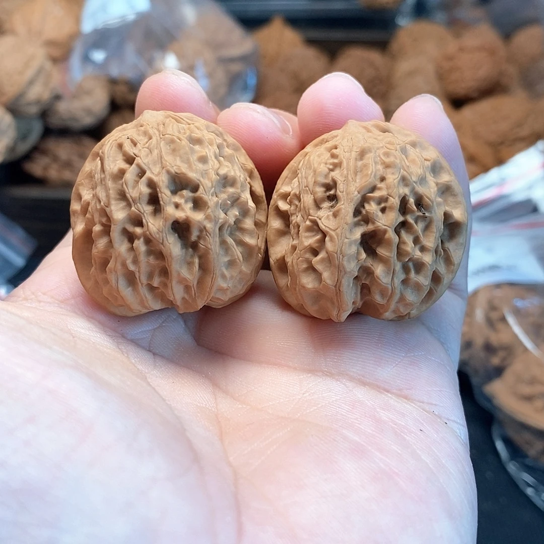 1文玩核桃龙珠33-205