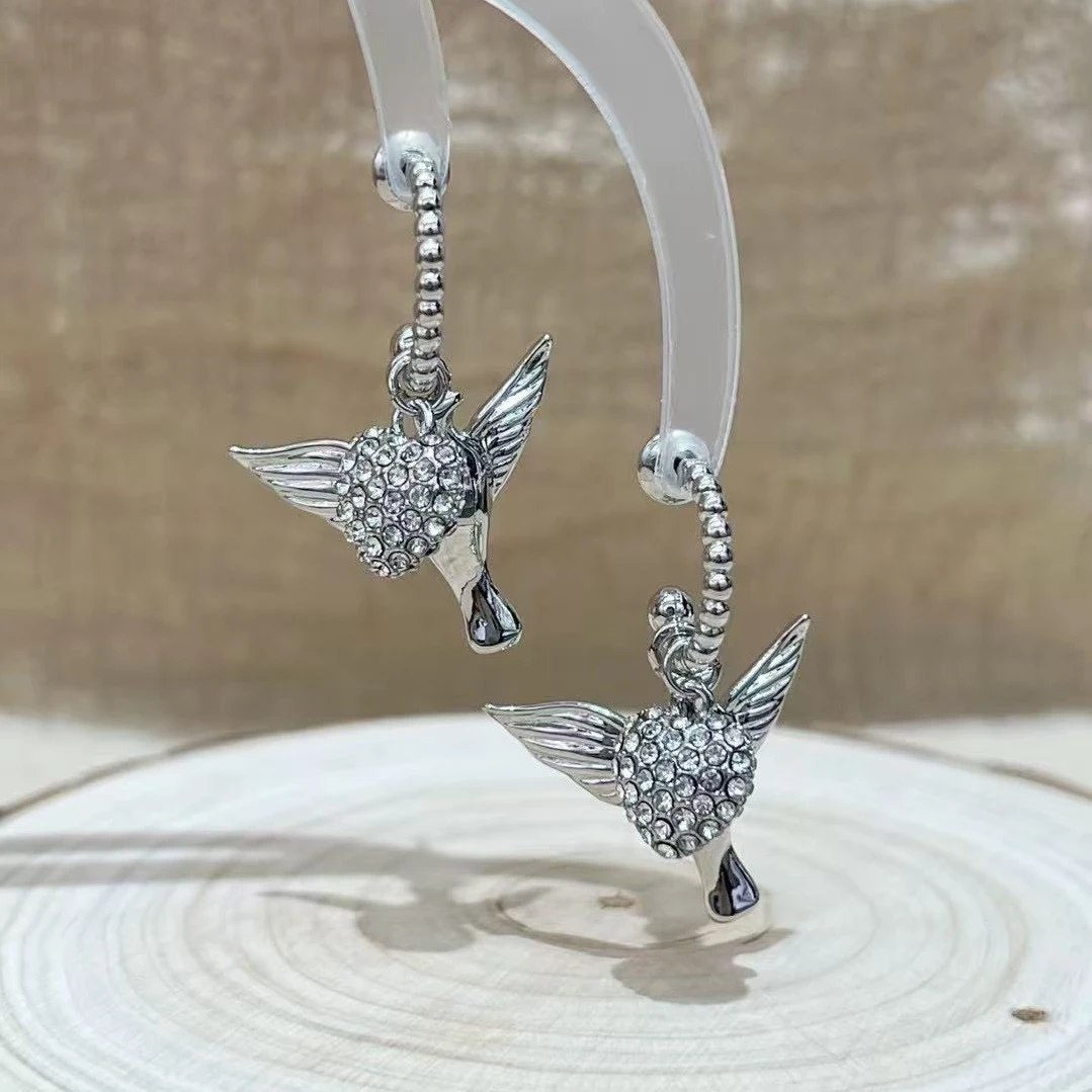 E769银色草莓翅膀c圈款耳钉耳饰