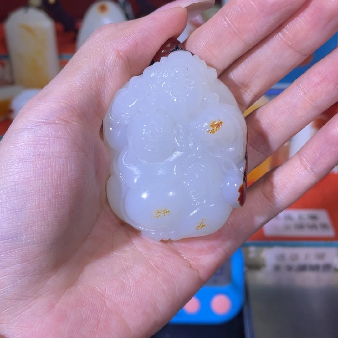 王***敏和田玉未镶嵌把件