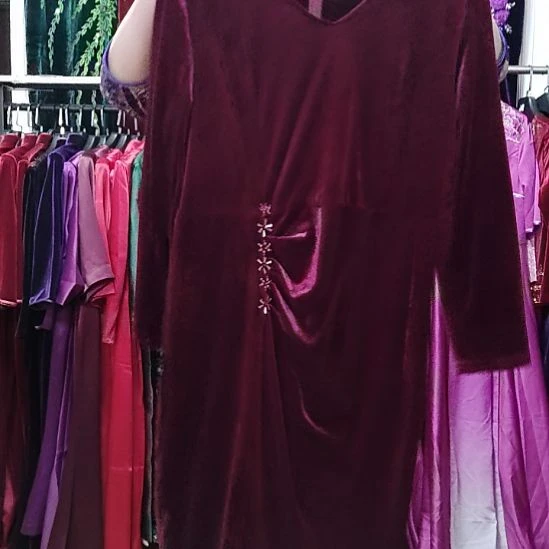 紫红色金丝绒v领手工穿珠前开叉中长礼服裙2xl120-135斤以内