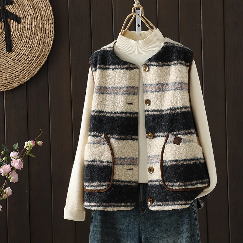 2025秋冬新款文艺复古保暖圆领马甲女双口袋设计无袖撞色条纹马夹