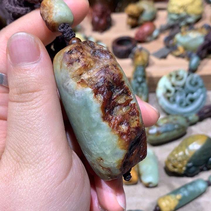 未镶嵌岫岩河磨玉（透闪石质玉）挂件大****）