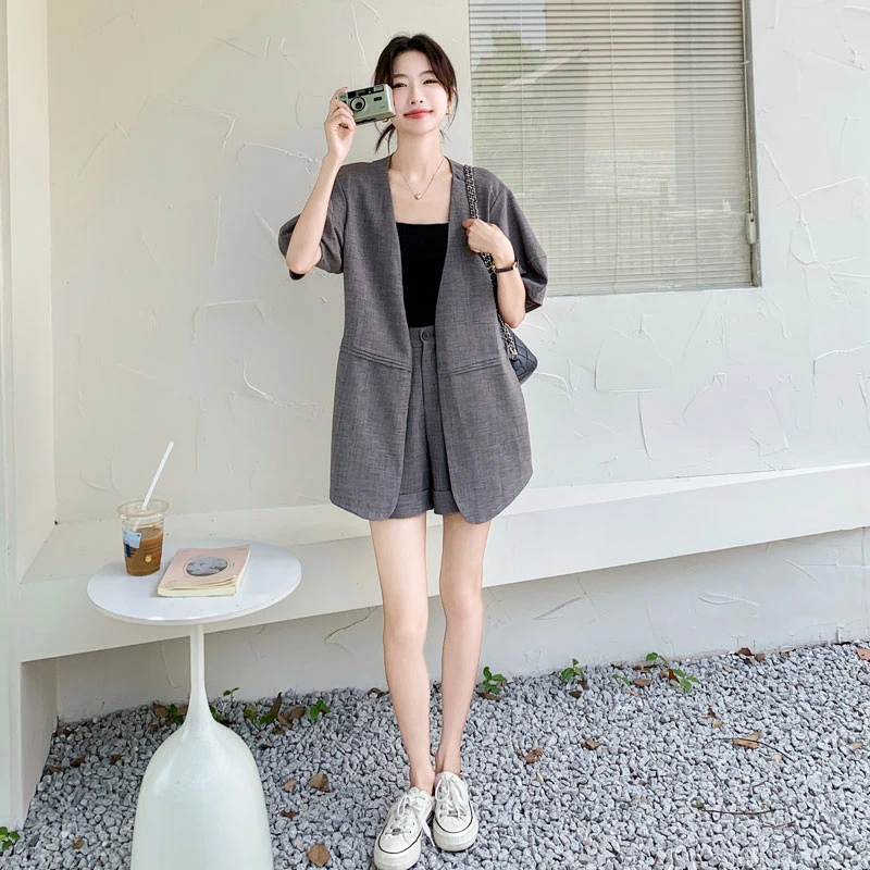 韩系高级感穿搭套装女夏季2025新款复古设计感西装外套短裤两件套