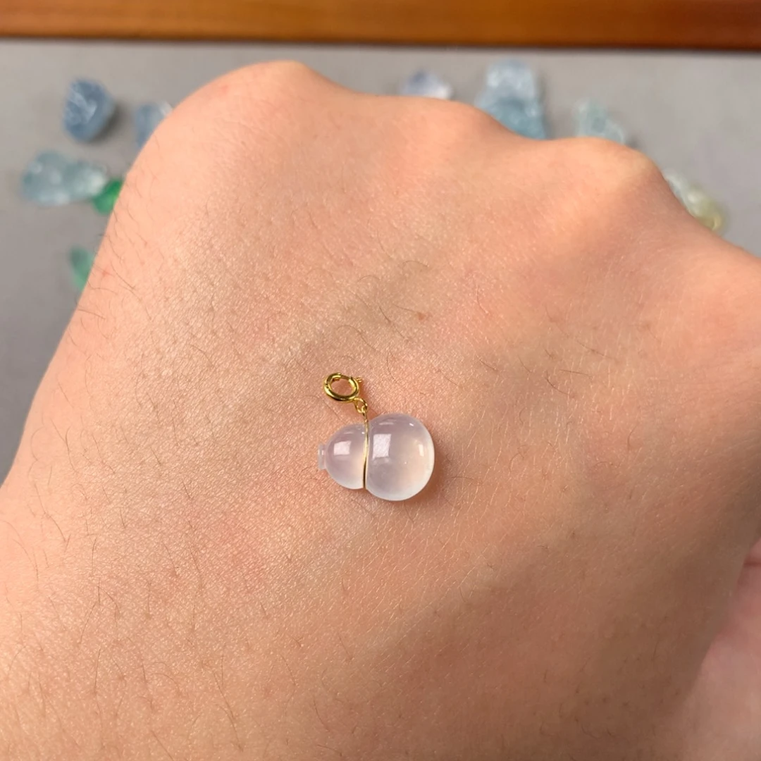 颈饰18K金镶嵌翡翠葫芦