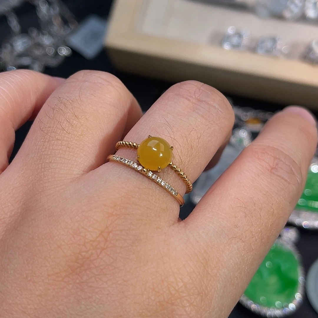 翡翠18K金镶嵌戒指黄翡蛋面