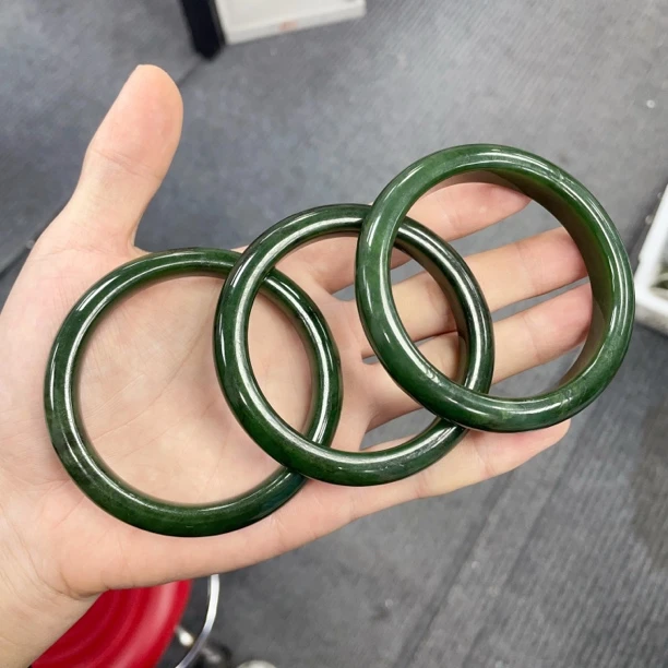 天然和田玉碧玉手镯多样性发其一wf带天然纹理结构石纹嵌裂纹扣手