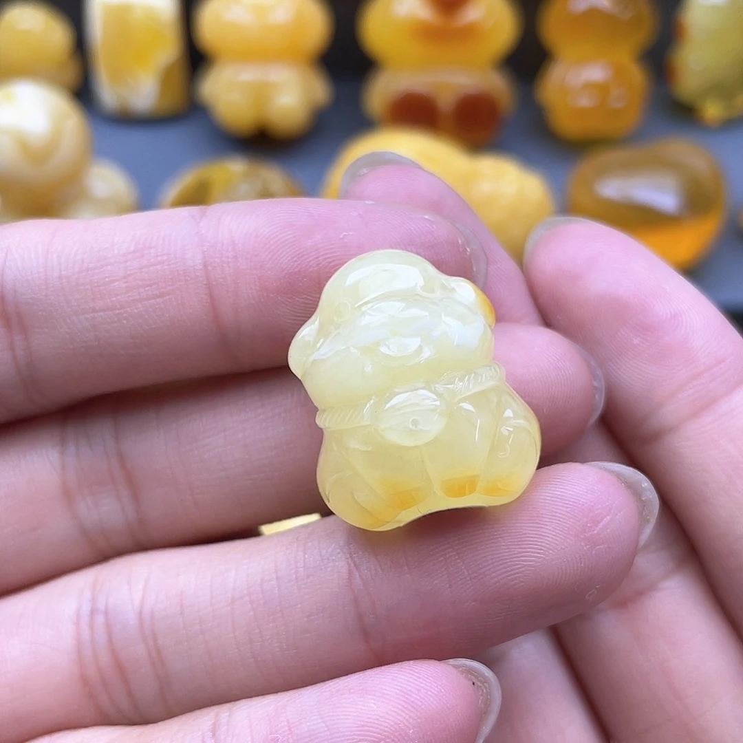 琥珀裸石未镶嵌巨**?蜜蜡