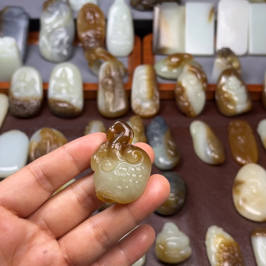 和田玉（糖玉）颈饰未镶嵌