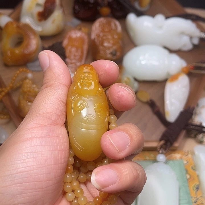 你***州和田玉未镶嵌颈饰