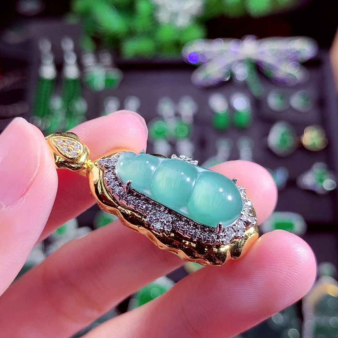 颈饰未镶嵌翡翠天然