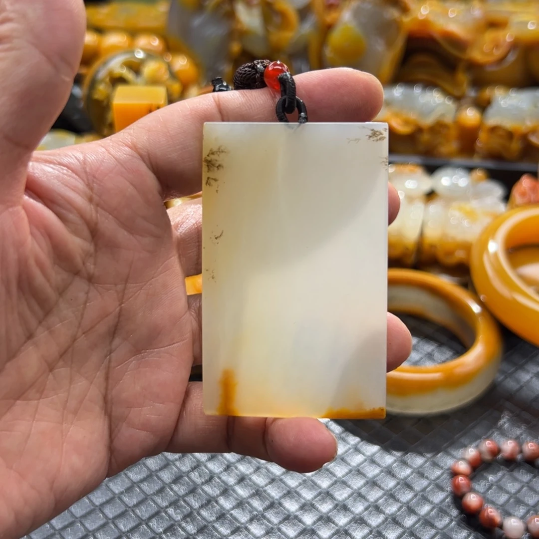 石英质玉未镶嵌颈饰