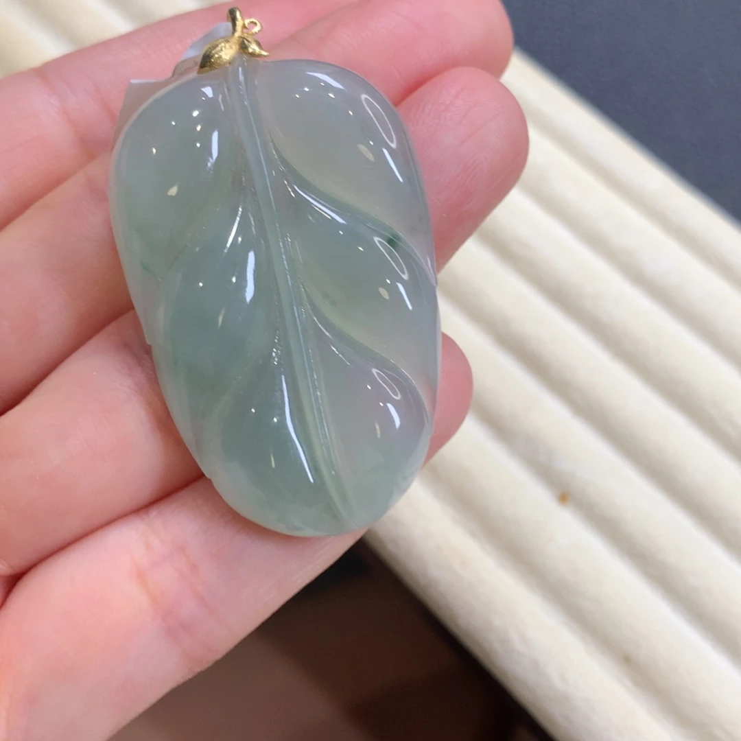 颈饰18K金镶嵌翡翠