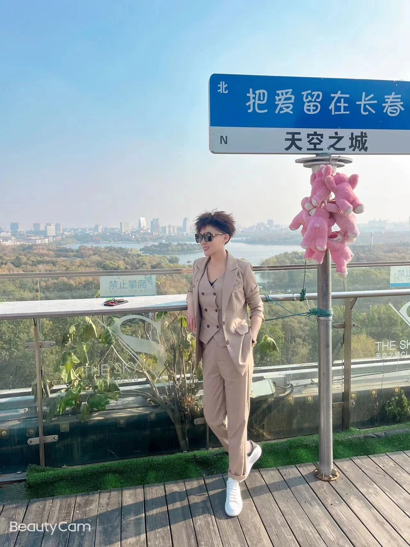 魅力女装网红宽松韩版；演奏女性时尚传奇外套轻奢百搭休闲气质