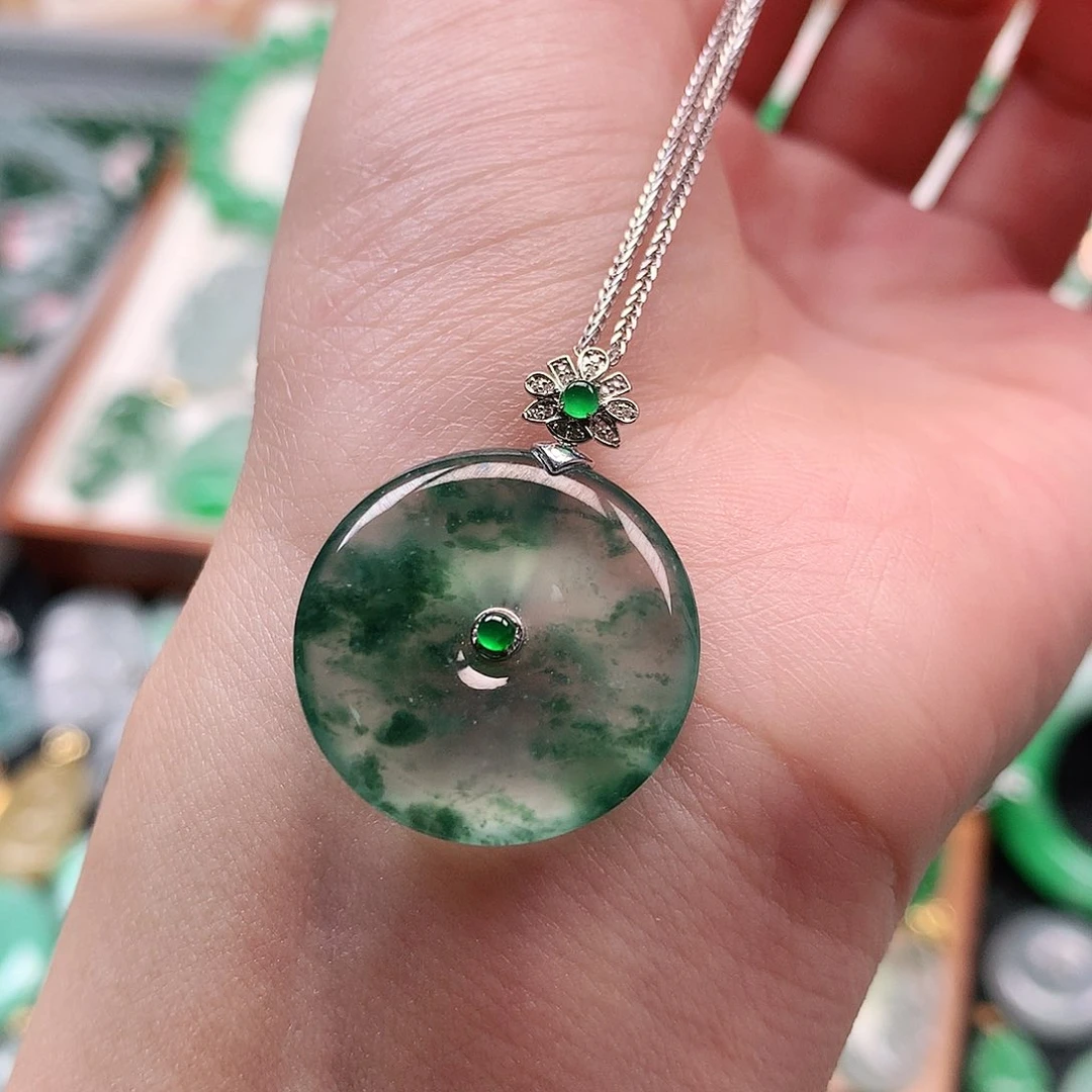 套链未镶嵌翡翠挂件