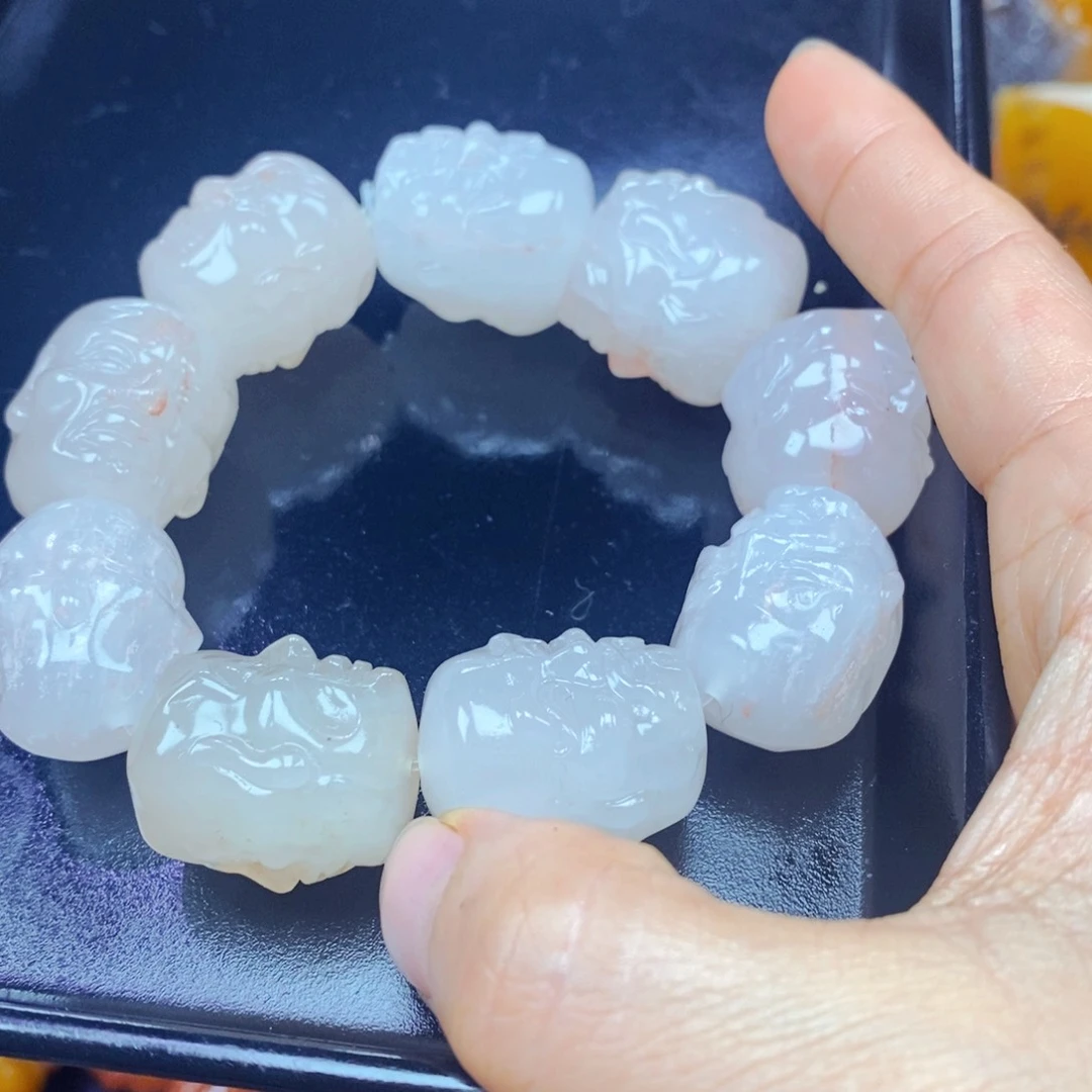 未镶嵌石英质玉（黄龙玉）颈饰