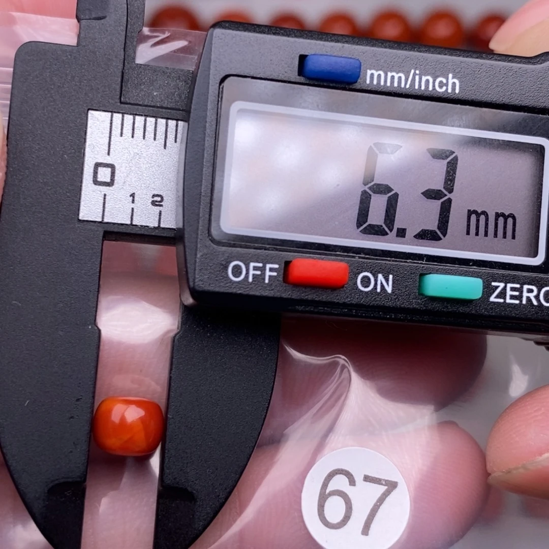 南红玛瑙未镶嵌配饰有瑕疵