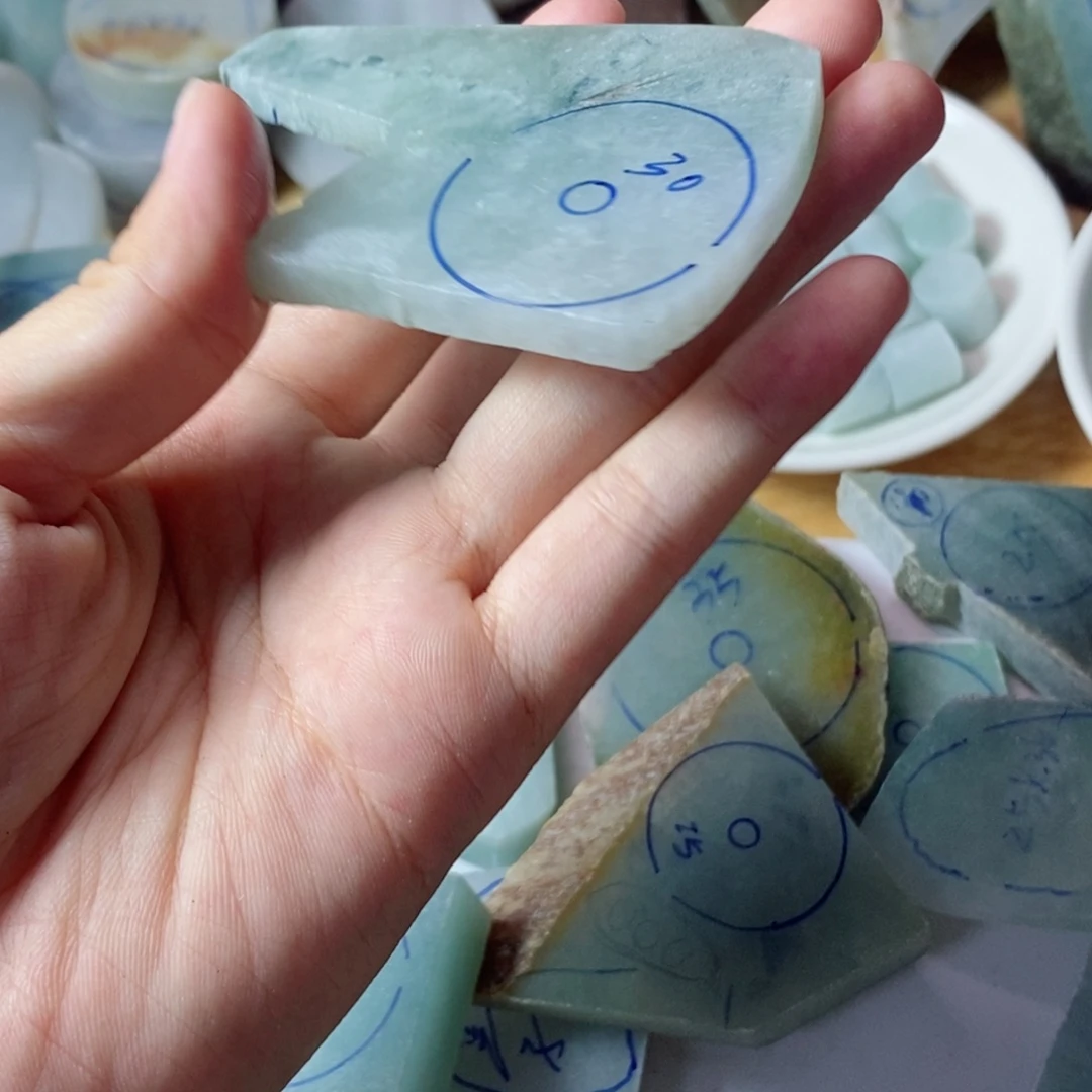 念***.翡翠未镶嵌颈饰不包工