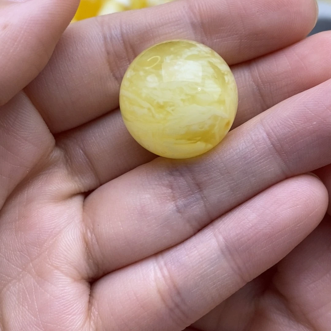 琥珀裸石未镶嵌M*B20.7圆珠，打孔不退不换