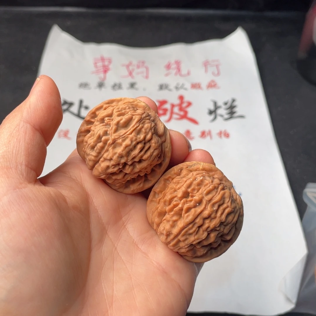 文玩核桃把件112。41莲花有黄