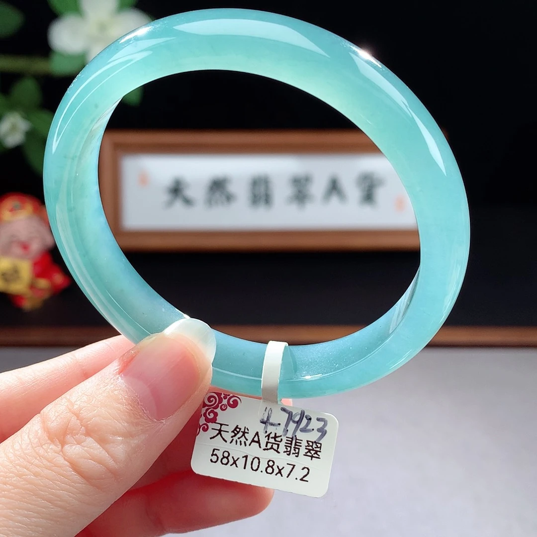 未镶嵌手镯（圆镯）翡翠
