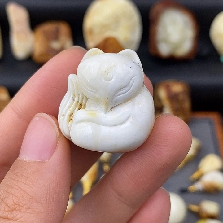 琥珀未镶嵌裸石瓷白狐狸微瑕c704