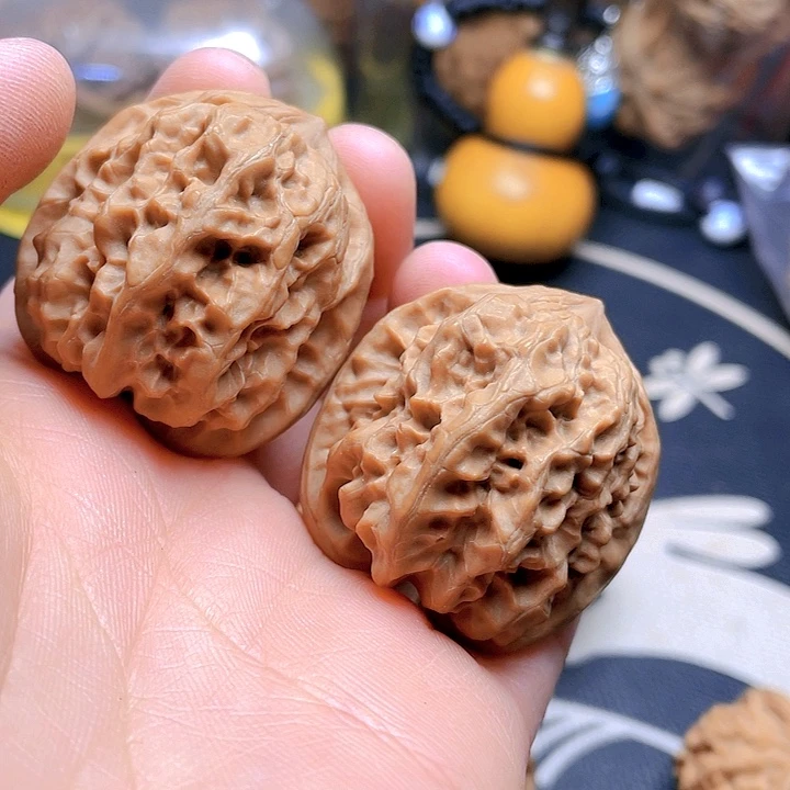 文玩核桃吊坠磐石一对