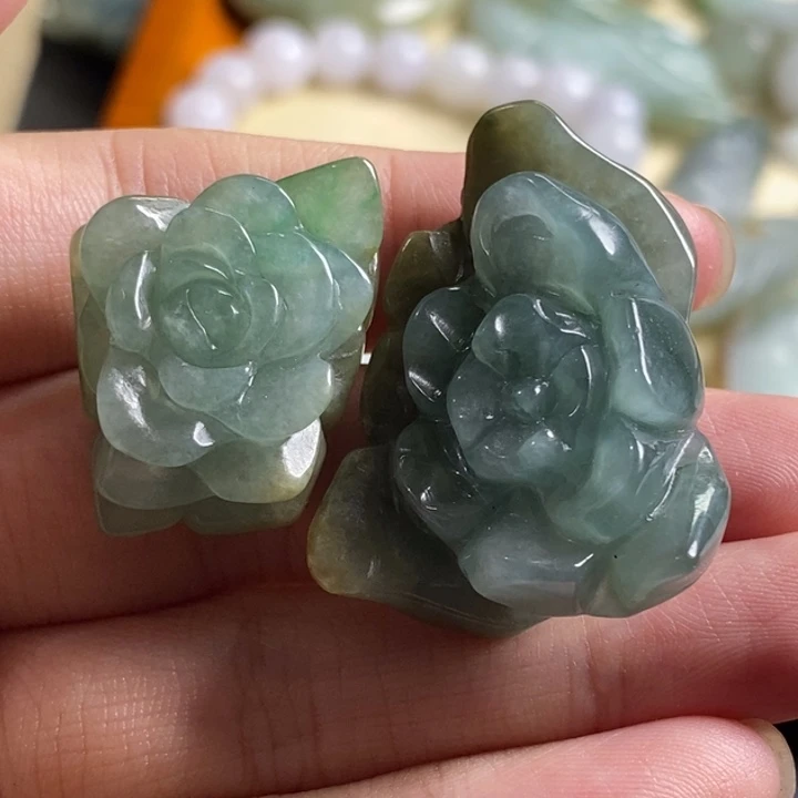 咪***陈翡翠未镶嵌颈饰天然翡翠