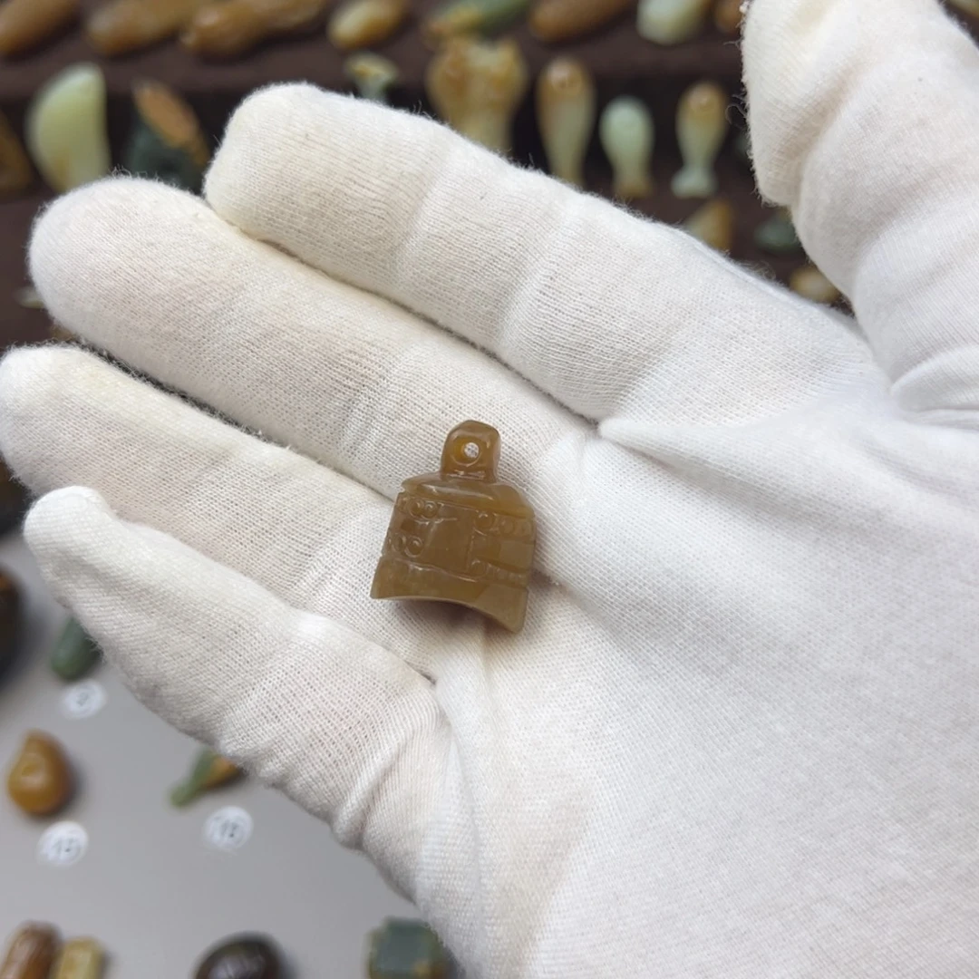 岫岩河磨玉（透闪石质玉）未镶嵌颈饰