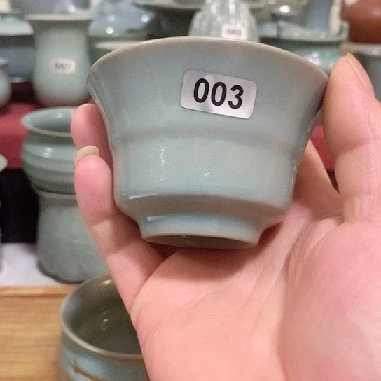 微瑕，原产地汝瓷，撇口杯
